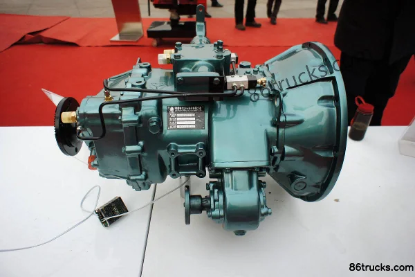 Sinotruk HW90510C 10-speed manual transmission Exterior