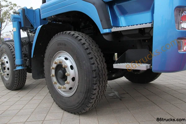 XCMG Ruilong 270 hp 8X4(12 wheels) Truck-mounted Crane Chassis (3) | 86Trucks