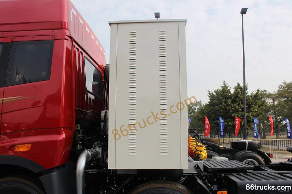 FAW Jiefang Qingdao Xin Da Wei Heavy Truck 350hp 6X2(8 wheels) LNG Tractor Truck Chassis (2) | 86Trucks