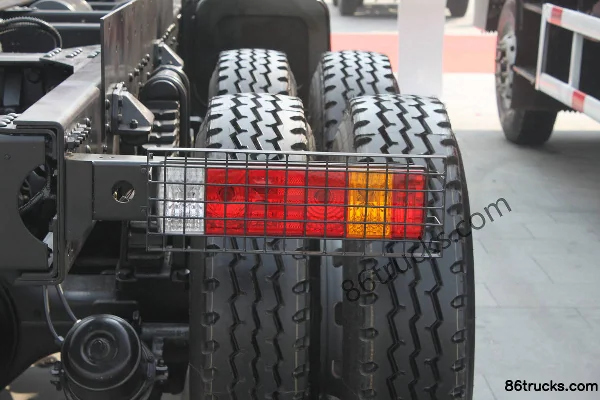 FAW Jiefang Qingdao Xindawei Heavy Truck 380 hp 8X4(12 wheels) 7.6m Dump Truck Chassis (3) | 86Trucks