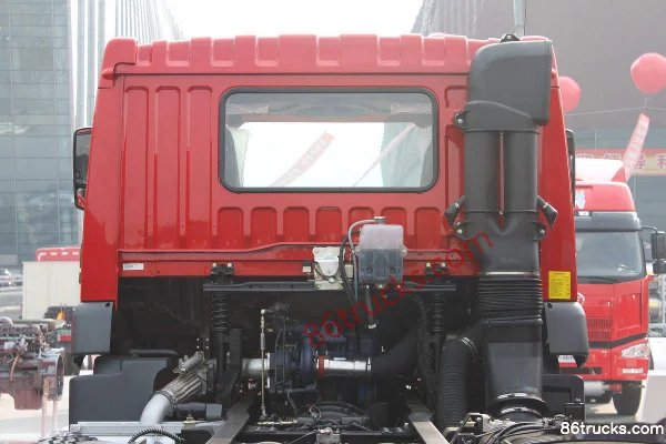 FAW Jiefang Qingdao Xindawei Heavy Truck 380 hp 8X4(12 wheels) 7.6m Dump Truck Chassis (1) | 86Trucks