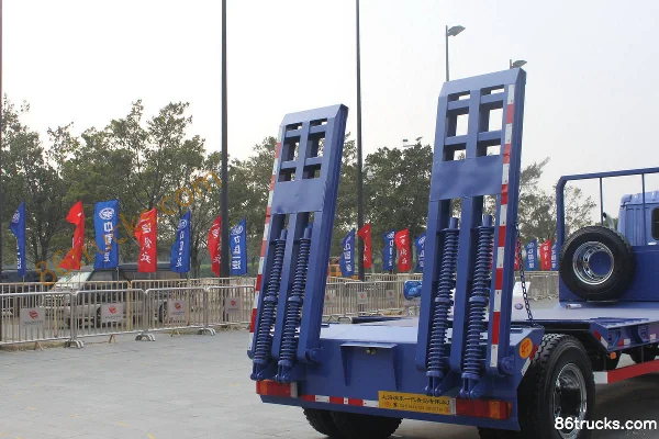 FAW Jiefang Hanwei (J5M) 240hp 6X2(8 wheels) Flatbed Truck (Chengliwei Brand) Cab (3) | 86Trucks