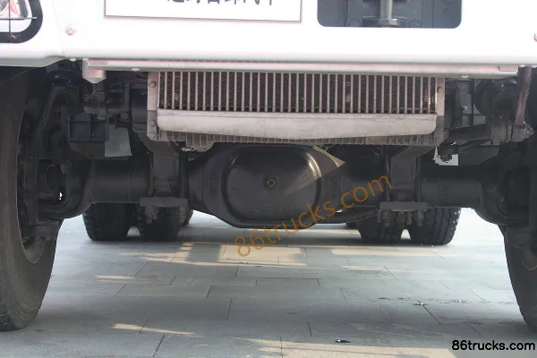 FAW Jiefang Aowei (J5P) camion lourd 330 ch 6X6(10 roues) camion benne 4,6 m Châssis (1) | 86Trucks