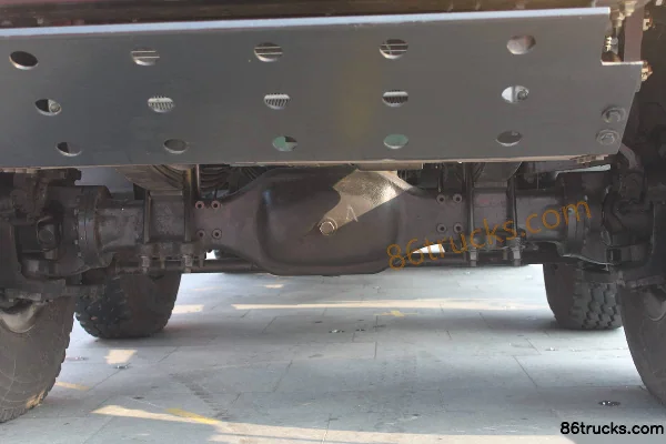 FAW Jiefang Hanwei (J5M) camion lourd 390 ch 8X8(12 roues) camion porteur (châssis tout-terrain) (1) | 86Trucks