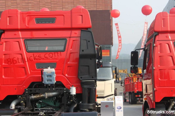 FAW Jiefang J6P Heavy Truck 390hp 8X4(12 wheels) 9.5m Cargo Truck Chassis Cab (1) | 86Trucks
