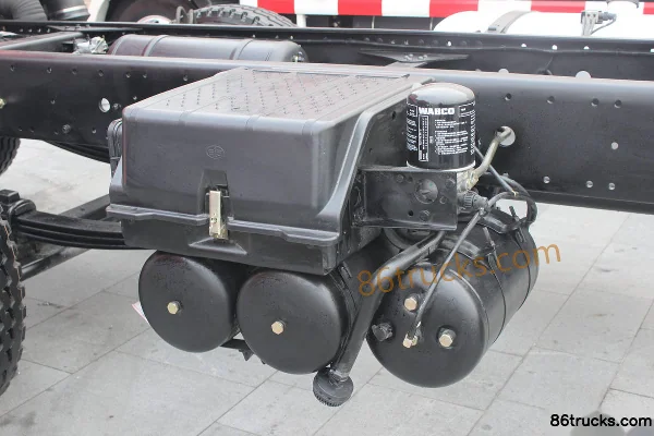FAW Jiefang J6M Heavy Truck 280 hp 8X2(10 wheels) 9.5m Flatbed Cargo Truck Chassis (2) | 86Trucks