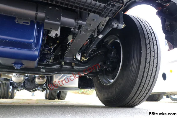 Dongfeng Liuqi Chenglong T5 400 ch 6X4(10 roues) tracteur routier à capot long Châssis (3) | 86Trucks