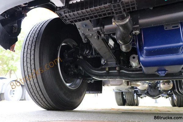Dongfeng Liuqi Chenglong T5 400 ch 6X4(10 roues) tracteur routier à capot long Châssis (2) | 86Trucks