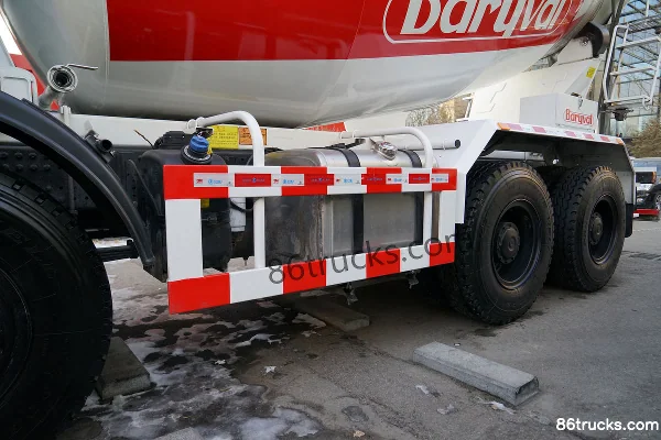 Beiben V3 série 350 ch 8X4(12 roues) châssis de camion malaxeur à béton 7,6 m³ Cabine (1) | 86Trucks
