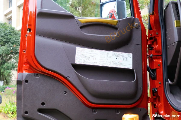 Dongfeng Liuqi Chenglong H7 Heavy Truck 580hp 6X4(10 wheels) Tractor Truck (China VI) Cab (3) | 86Trucks