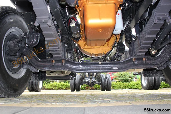 Dongfeng Liuqi Chenglong H5 Medium Truck 220 hp 4X2(6 wheels) 8.3m Van Cargo Truck (China VI) Chassis (1) | 86Trucks