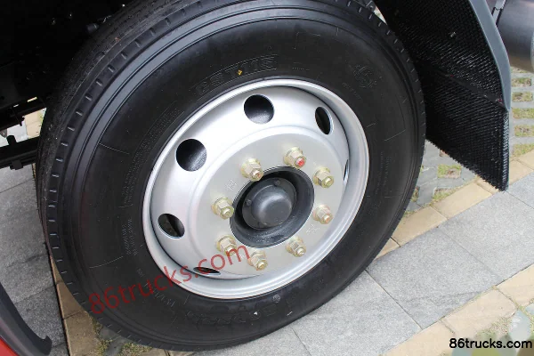 Dongfeng Liuqi Chenglong H5 Medium Truck 200hp 4X2(6 wheels) Sleeper Cab Van Cargo Truck Chassis (3) | 86Trucks