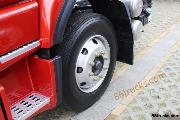 Dongfeng Liuqi Chenglong H5 Medium Truck 200hp 4X2(6 wheels) Sleeper Cab Van Cargo Truck Chassis (2) | 86Trucks