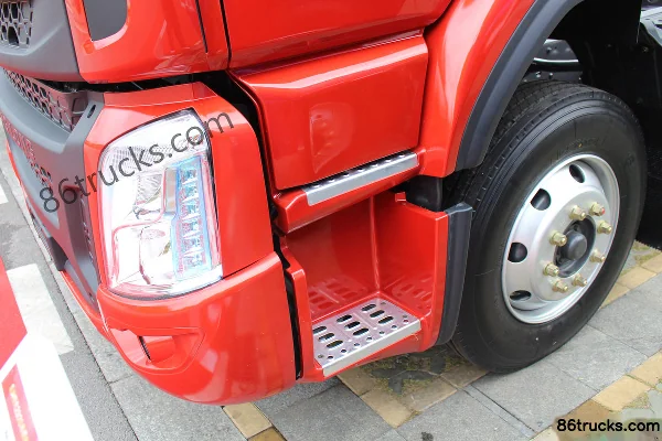 Dongfeng Liuqi Chenglong H5 Medium Truck 200hp 4X2(6 wheels) Sleeper Cab Van Cargo Truck Chassis (1) | 86Trucks