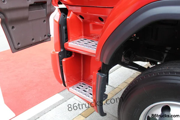 Dongfeng Liuqi Chenglong H5 Medium Truck 200hp 4X2(6 wheels) Sleeper Cab Van Cargo Truck Chassis (2) | 86Trucks