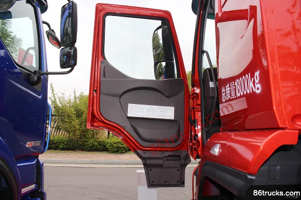 Dongfeng Liuqi Chenglong H5 Medium Truck 200hp 4X2(6 wheels) Sleeper Cab Van Cargo Truck Chassis (1) | 86Trucks