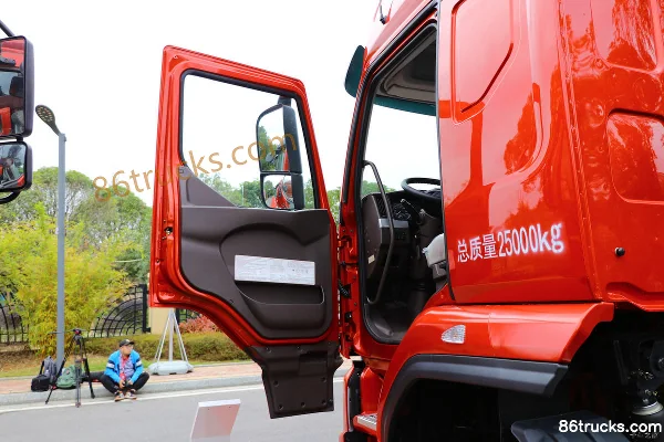 Dongfeng H5 Chuangfu Edition 6.9L Diesel 350hp 6X2(8 wheels) Fast Gear 10-Speed 9.7m Flatbed Cargo Truck Cab (1) | 86Trucks