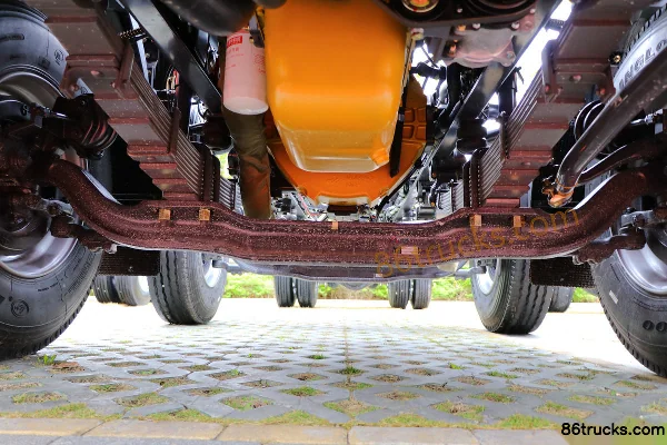 Dongfeng H5 Chuangfu Edition 6.9L Diesel 350hp 6X2(8 wheels) Fast Gear 10-Speed 9.7m Flatbed Cargo Truck Chassis (1) | 86Trucks
