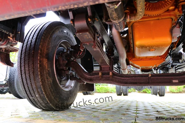 Dongfeng Liuqi Chenglong H5 Medium Truck 270 hp 4X2(6 wheels) 9.8m Van Cargo Truck (8-speed) Chassis (2) | 86Trucks