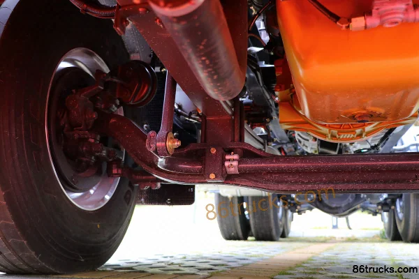 Dongfeng Liuqi Chenglong H7 Heavy Truck 460hp 6X4(10 wheels) LNG Tractor Truck (China VI) Chassis (2) | 86Trucks