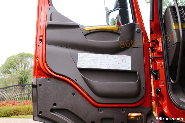 Dongfeng Liuqi Chenglong H7 Heavy Truck 2019 Model 460 hp 8X4(12 wheels) 9.6m Cargo Truck Chassis Cab (3) | 86Trucks