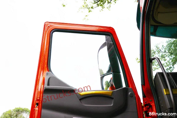 Dongfeng Liuqi Chenglong H7 Heavy Truck 2019 Model 460 hp 8X4(12 wheels) 9.6m Cargo Truck Chassis Cab (2) | 86Trucks