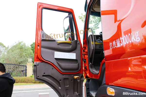 Dongfeng Liuqi Chenglong H7 Heavy Truck 2019 Model 460 hp 8X4(12 wheels) 9.6m Cargo Truck Chassis Cab (1) | 86Trucks