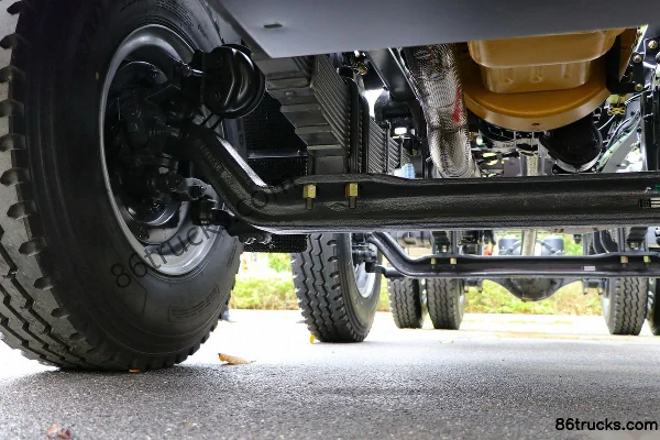 Dongfeng Liuqi New Chenglong M3 220hp 6X2(8 wheels) 4.8m Dump Truck Chassis (2) | 86Trucks