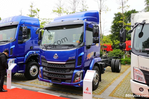 Dongfeng Liuqi New Chenglong M3 220 hp 4X2(6 wheels) 6.8m Box Cargo Truck Exterior (3) | 86Trucks
