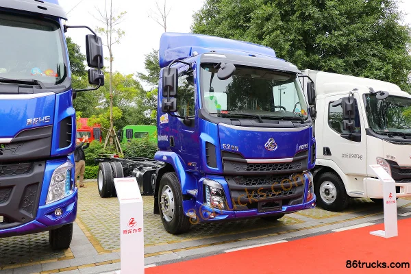 Dongfeng Liuqi New Chenglong M3 220 hp 4X2(6 wheels) 6.8m Box Cargo Truck Exterior