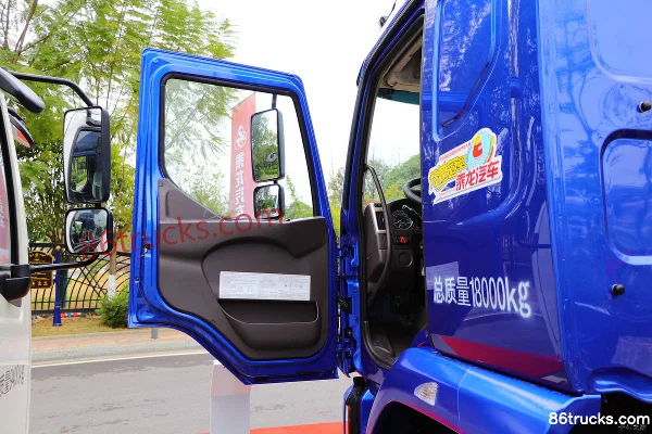 Dongfeng Liuqi New Chenglong M3 220 hp 4X2(6 wheels) 6.8m Box Cargo Truck Cab (2) | 86Trucks