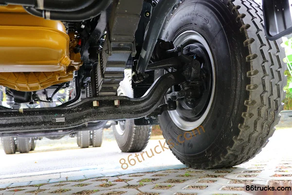 Dongfeng Liuqi Chenglong H5 350 hp 8X4(12 wheels) Truck Mounted Crane Chassis (3) | 86Trucks
