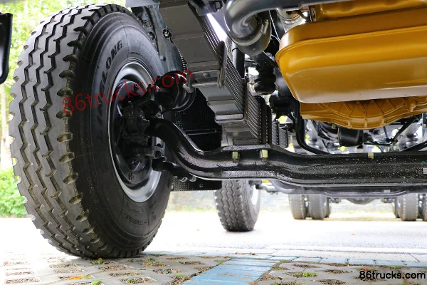 Dongfeng Liuqi Chenglong H5 350 hp 8X4(12 wheels) Truck Mounted Crane Chassis (2) | 86Trucks