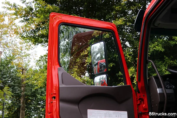 Dongfeng Liuqi Chenglong H5 350 hp 8X4(12 wheels) 6.8m Dump Truck Cab (2) | 86Trucks