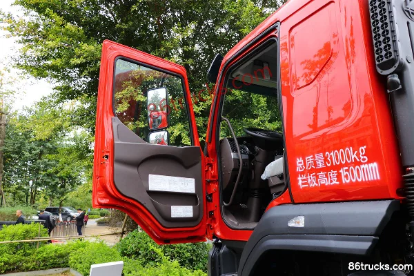Dongfeng Liuqi Chenglong H5 350 hp 8X4(12 wheels) 6.8m Dump Truck Cab (1) | 86Trucks