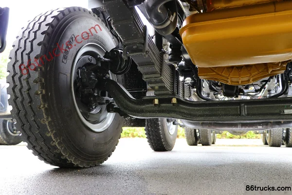Dongfeng Liuqi Chenglong H5 350 hp 8X4(12 wheels) 6.8m Dump Truck Chassis (2) | 86Trucks