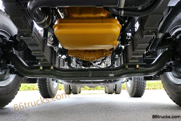 Dongfeng Liuqi Chenglong H5 350 hp 8X4(12 wheels) 6.8m Dump Truck Chassis (1) | 86Trucks
