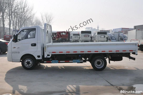 Tangjun Ouling V5 Series 102 hp 4X2(6 wheels) 3.95m Single-row Flatbed Light Truck (5-speed) Exterior (3) | 86Trucks