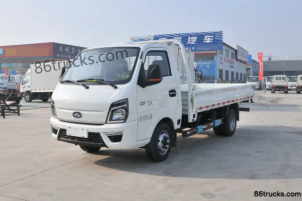 Tangjun Ouling V5 Series 102 hp 4X2(6 wheels) 3.95m Single-row Flatbed Light Truck (5-speed) Exterior (2) | 86Trucks