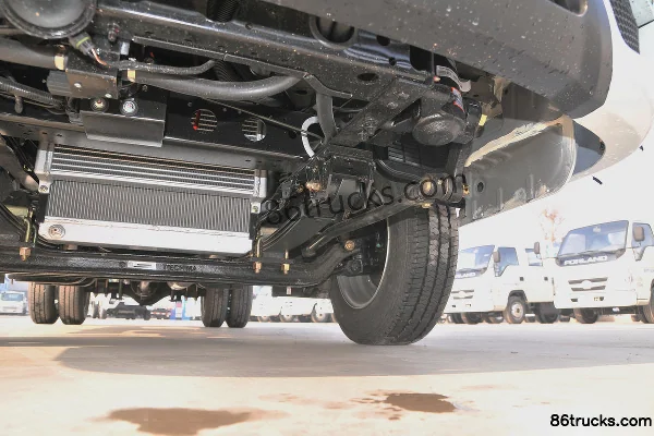 Tangjun Ouling V5 Series 102 hp 4X2(6 wheels) 3.95m Single-row Flatbed Light Truck (5-speed) Chassis (3) | 86Trucks