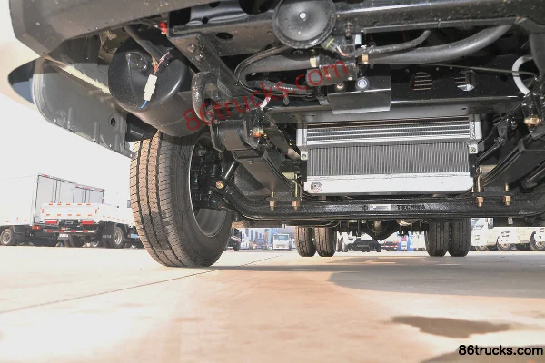 Tangjun Ouling V5 Series 102 hp 4X2(6 wheels) 3.95m Single-row Flatbed Light Truck (5-speed) Chassis (2) | 86Trucks