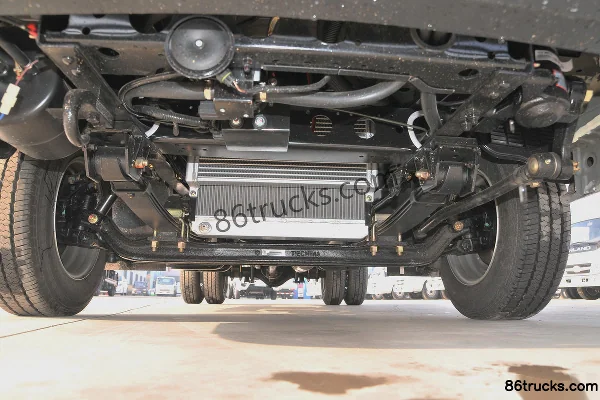 Tangjun Ouling V5 Series 102 hp 4X2(6 wheels) 3.95m Single-row Flatbed Light Truck (5-speed) Chassis (1) | 86Trucks