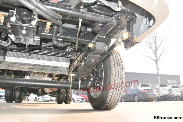 Tangjun Ouling Sailing A7 1.5L 112 ch 4X2(6 roues) essence 3,02 m petit camion plateau double cabine (China VI) Châssis (3) | 86Trucks