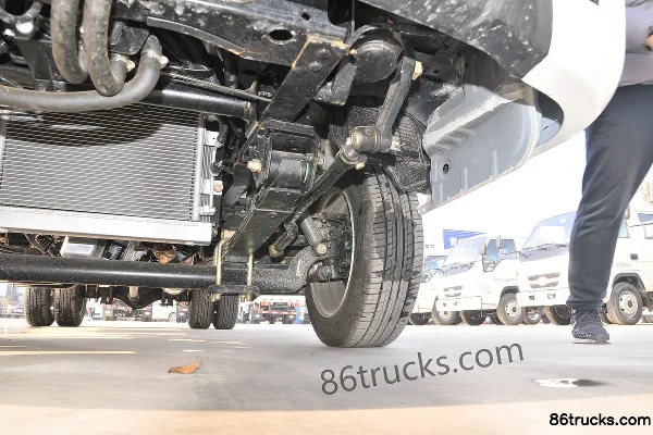 Ouling V5 Series Zunxiang Edition 122 hp 4X2(6 wheels) 3.61 m Single Row Flatbed Light Truck (China VI) Chassis (3) | 86Trucks