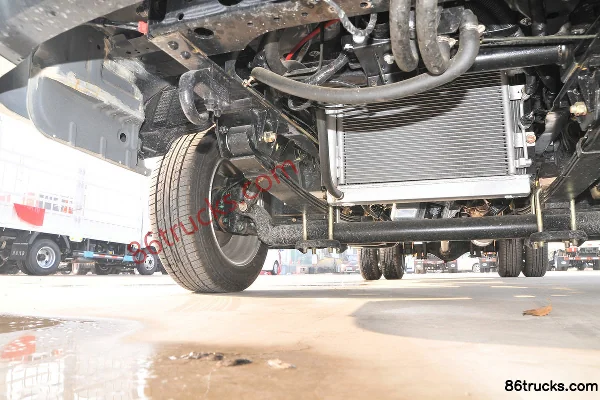 Ouling V5 Series Zunxiang Edition 122 hp 4X2(6 wheels) 3.61 m Single Row Flatbed Light Truck (China VI) Chassis (2) | 86Trucks