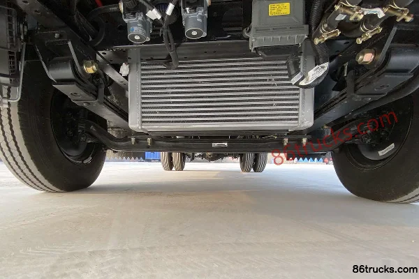 Tangjun Ouling T3 Series 130hp 4X2(6 wheels) 4.15m Single Row Flatbed Light Truck (China VI) Chassis (1) | 86Trucks