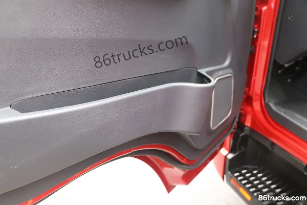 Sinotruk Ruishi 130hp 4X2(6 wheels) 4.15m single-row flatbed light truck (China VI) Cab (2) | 86Trucks