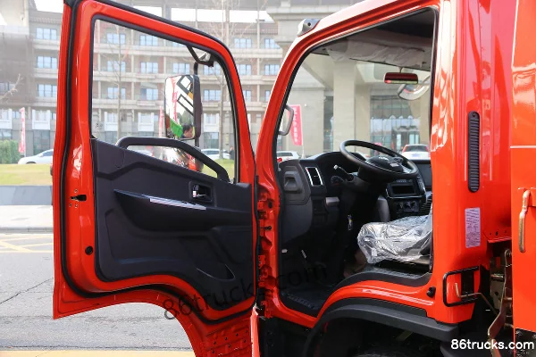 Dongfeng FuruiKa F7 170 hp 4X2(6 wheels) 5.15m single-row flatbed light truck (Yunnei) Cab (1) | 86Trucks