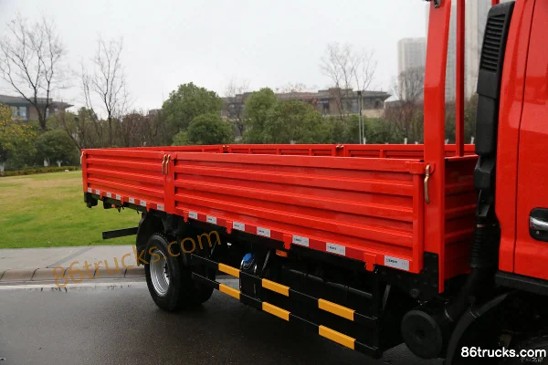 Dongfeng FuruiKa F7 170 hp 4X2(6 wheels) 5.15m single-row flatbed light truck (Yunnei) Body (1) | 86Trucks