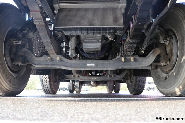 Feidi V6 série 190 ch 4X2(6 roues) 5.2 m camion porteur à ridelles cabine semi-avancée (China VI) Châssis (1) | 86Trucks